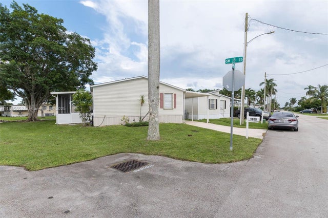 4 of 27 - 1800 Sw 85th Ave, Davie, FL