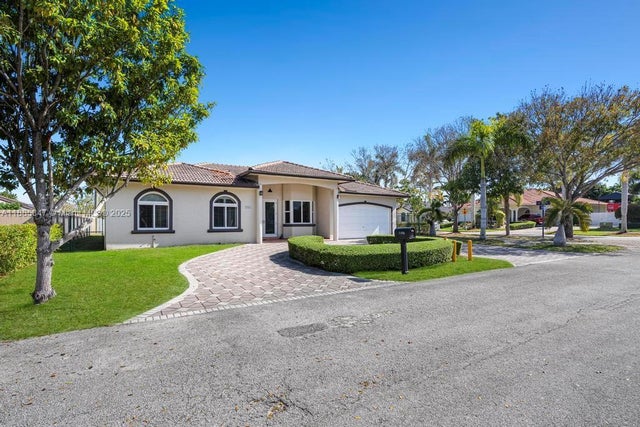5 of 43 - 9201 Sw 170th Ln, Palmetto Bay, FL