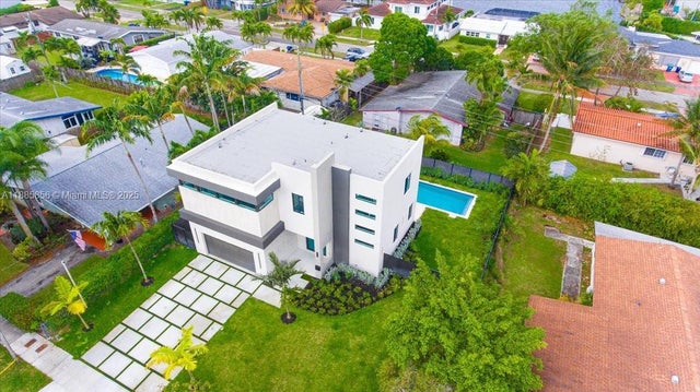 5 of 35 - 21320 Ne 26th Ave, Miami, FL