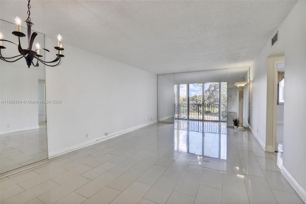 4200 Hillcrest Dr 308, Hollywood