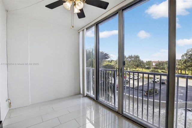 4 of 38 - 4200 Hillcrest Dr 308, Hollywood, FL