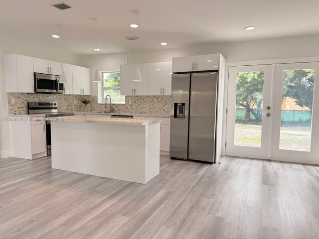 4 of 24 - 1000 Nw 13th St, Fort Lauderdale, FL