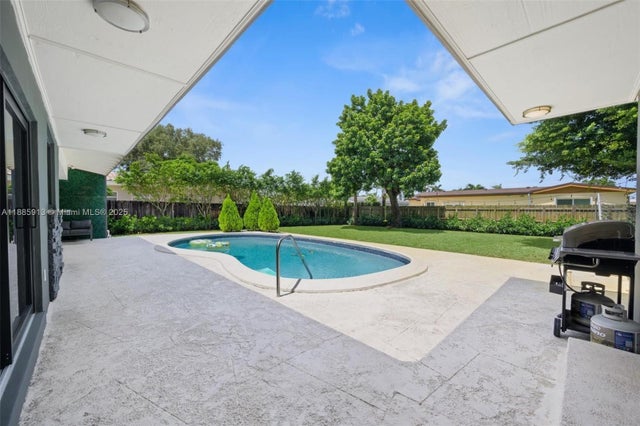 2 of 27 - 1951 Ne 187th Dr, North Miami Beach, FL