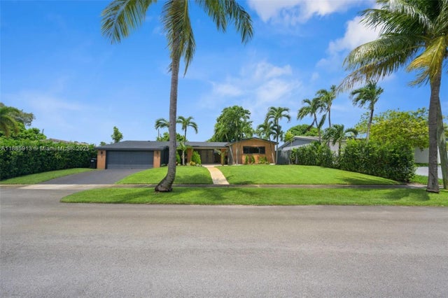 3 of 27 - 1951 Ne 187th Dr, North Miami Beach, FL