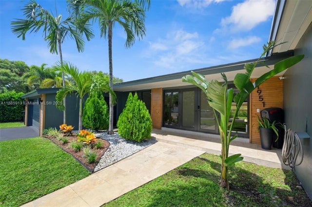 4 of 27 - 1951 Ne 187th Dr, North Miami Beach, FL