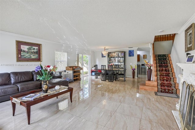 4 of 66 - 1001 Sw 100th Ter, Pembroke Pines, FL