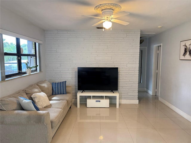 4 of 37 - 740 N 67th Ave, Hollywood, FL