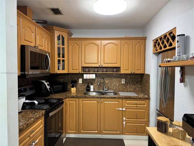 5 of 37 - 740 N 67th Ave, Hollywood, FL