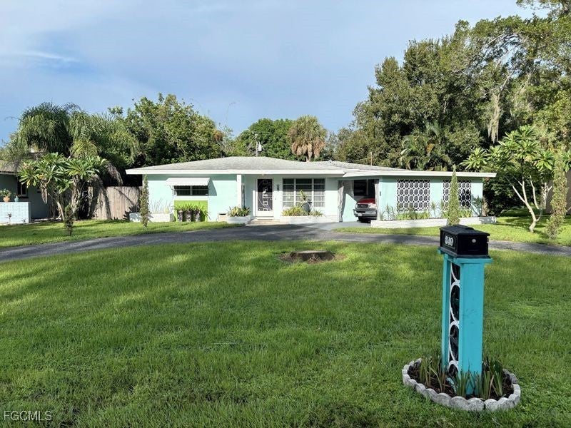 142 Palm Tree Ln, Fort Myers