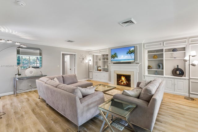 3 of 18 - 1236 E Lake Dr, Fort Lauderdale, FL