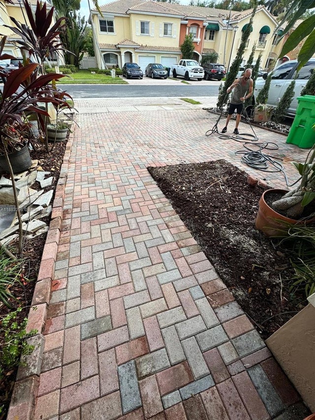 3 of 40 - 11373 Nw 34th Pl, Sunrise, FL