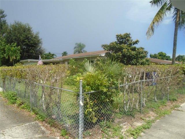 2 of 32 - 6791 Hope St, Hollywood, FL