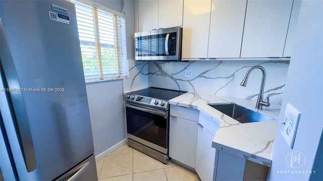 2 of 10 - 1731 Se 15th St 315, Fort Lauderdale, FL