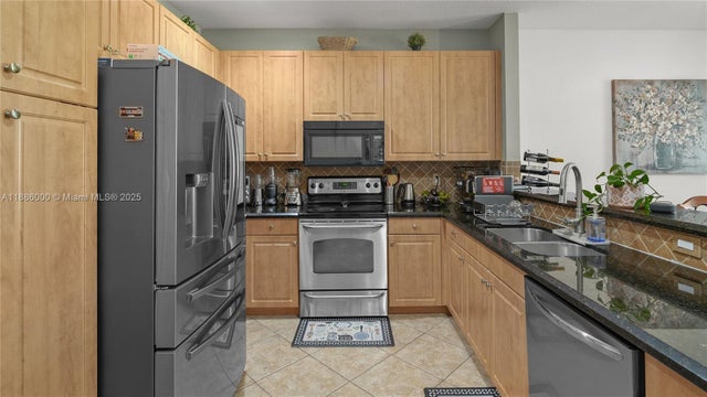 3 of 11 - 7717 Paddock Pl, Davie, FL