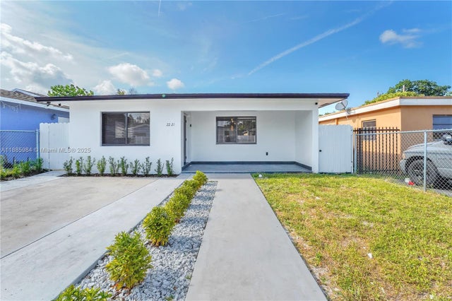 1 of 30 - 2221 Charleston St, Hollywood, FL