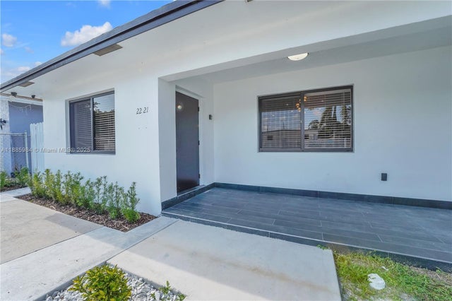 2 of 30 - 2221 Charleston St, Hollywood, FL
