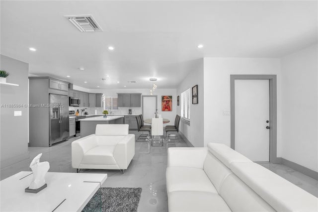 3 of 30 - 2221 Charleston St, Hollywood, FL