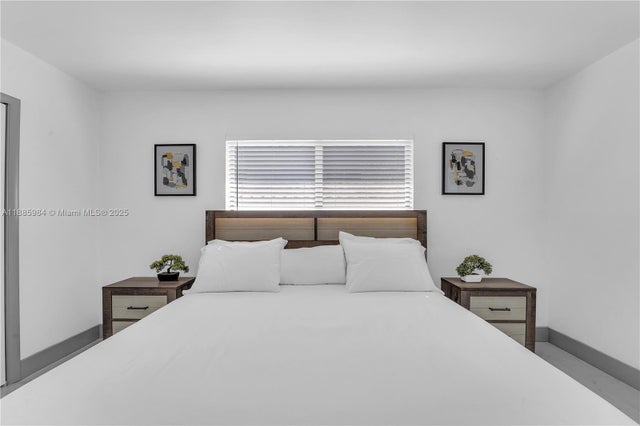 5 of 30 - 2221 Charleston St, Hollywood, FL