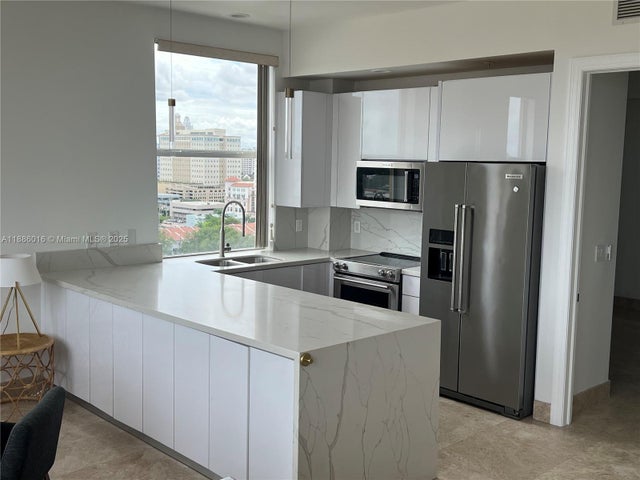 4 of 8 - 1607 Ponce De Leon Blvd 14a, Coral Gables, FL