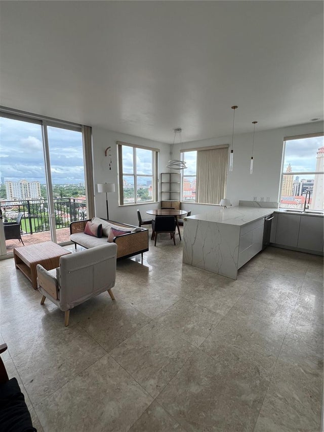 5 of 8 - 1607 Ponce De Leon Blvd 14a, Coral Gables, FL