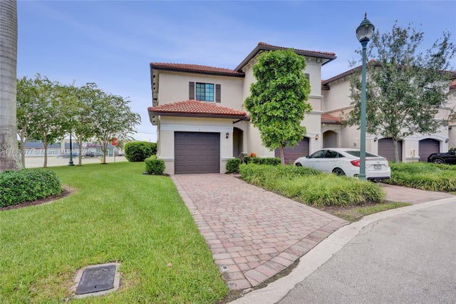 1 of 61 - 4204 N Dixie Hwy 1, Oakland Park, FL