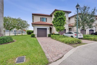 Photo of Listing #A11885977