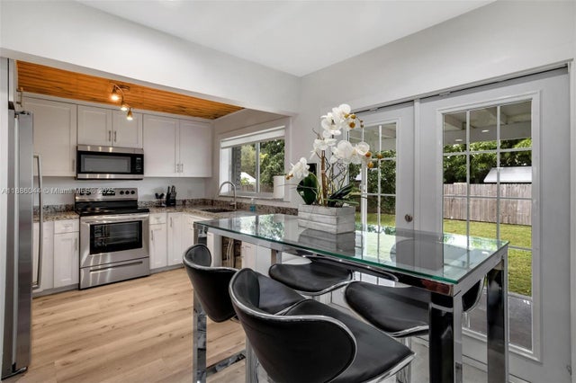 4 of 22 - 670 Flagami Blvd, Miami, FL