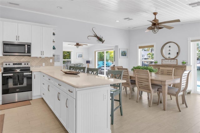2 of 41 - 511 4th St, Key Colony, FL