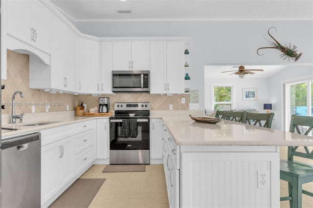3 of 41 - 511 4th St, Key Colony, FL