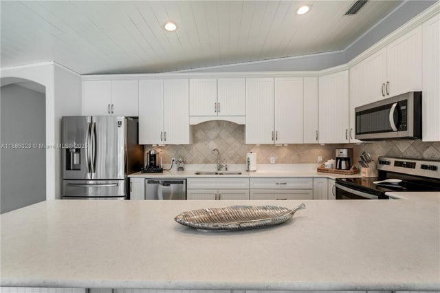 4 of 41 - 511 4th St, Key Colony, FL
