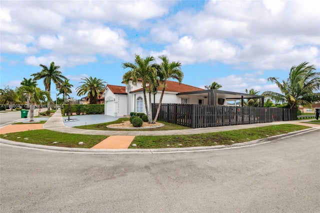 1 of 33 - 2911 Sw 149th Pl, Miami, FL