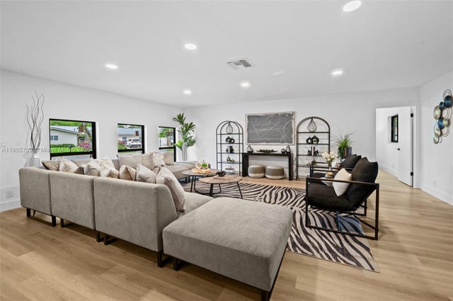 3 of 24 - 679 Sw 17th Ct, Boca Raton, FL