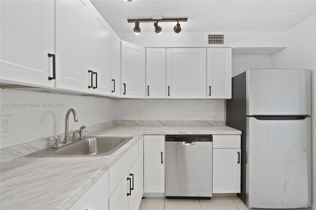 3 of 23 - 302 Wellington C, West Palm Beach, FL