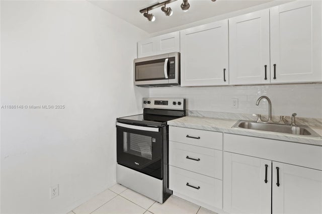 4 of 23 - 302 Wellington C, West Palm Beach, FL