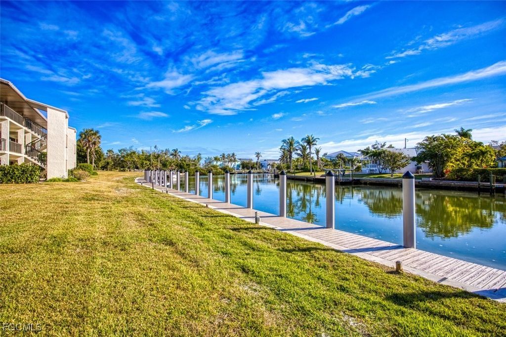 1250 Tennisplace Ct C31, Sanibel