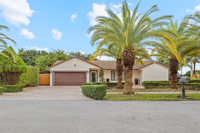 1 of 38 - 1695 N Bluebird Ln, Homestead, FL