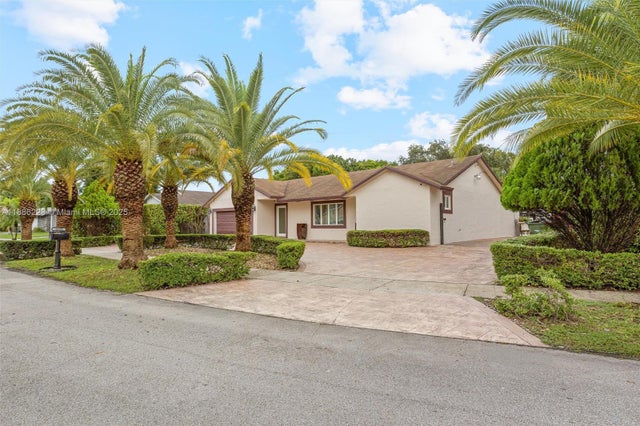 2 of 38 - 1695 N Bluebird Ln, Homestead, FL