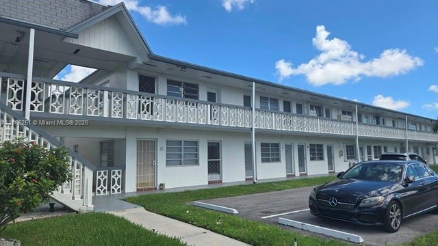 1 of 32 - 11 Ne 204th St 25, Miami Gardens, FL