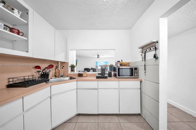 5 of 22 - 6780 W 2nd Ct 411, Hialeah, FL