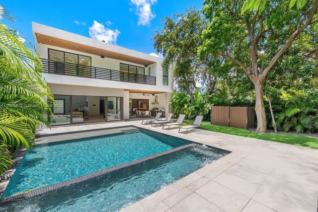 1 of 69 - 260 Nw 47th St, Miami, FL