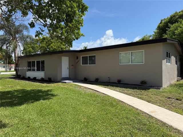 3 of 30 - 19201 Flag Dr, Cutler Bay, FL