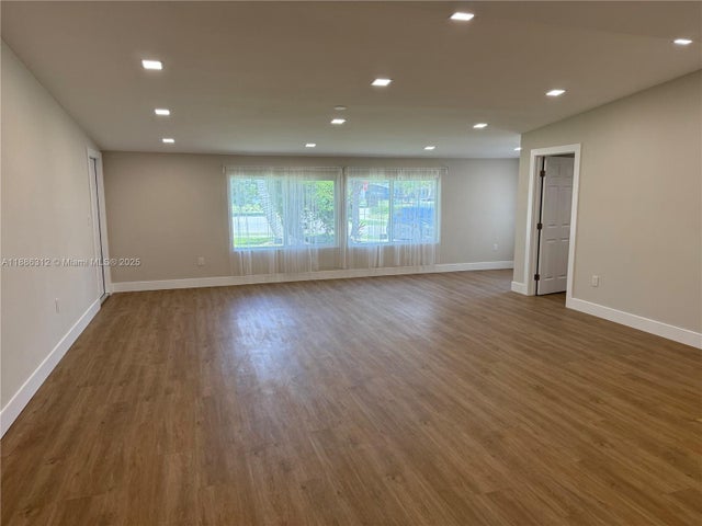 4 of 30 - 19201 Flag Dr, Cutler Bay, FL