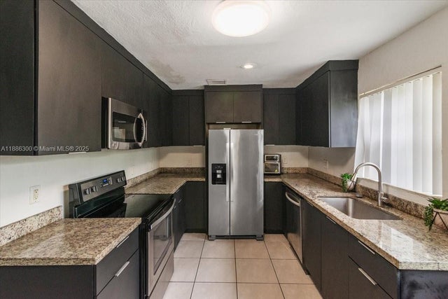 4 of 25 - 4371 Sw 24th St, Fort Lauderdale, FL