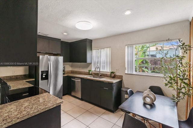 5 of 25 - 4371 Sw 24th St, Fort Lauderdale, FL