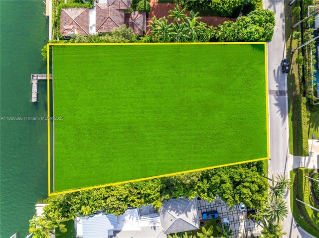 3 of 8 - 1821 W 27th St, Miami Beach, FL