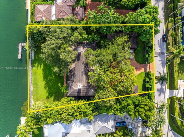 4 of 8 - 1821 W 27th St, Miami Beach, FL