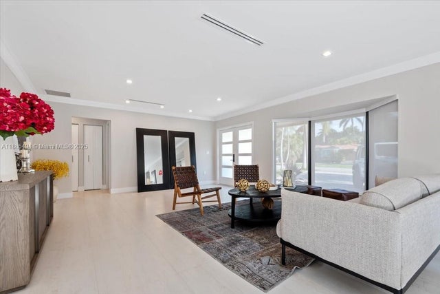 3 of 27 - 1339 Jefferson St, Hollywood, FL