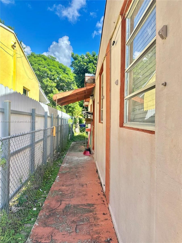 4 of 9 - 2473 Sw 14th St, Miami, FL