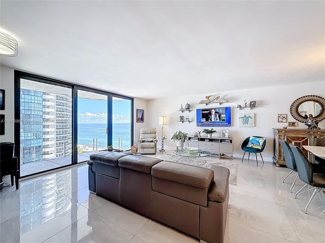 4 of 29 - 6061 Collins Ave 20c, Miami Beach, FL