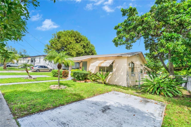 3 of 36 - 737 Sw 8th Ave, Hallandale Beach, FL